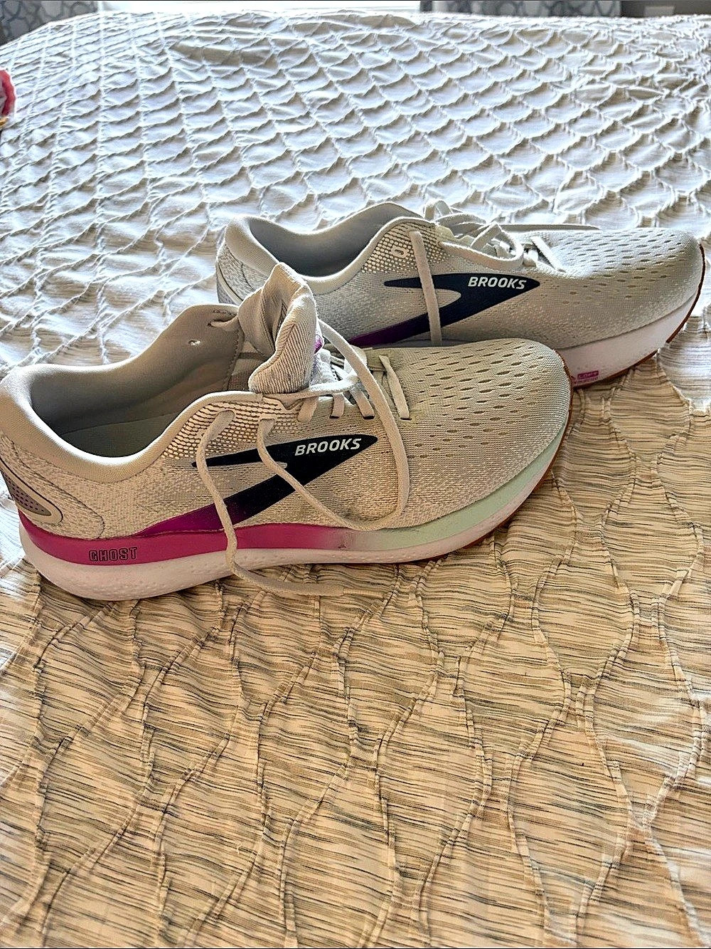 Brooks Ghost 16 Women's Athletic Shoes Gray & Pink